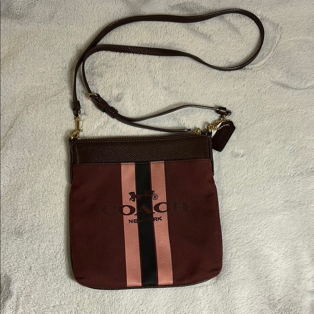 COACH  72412 HORSE & CARRIAGE JACQUARD KITT CROSSBODY WITH MINI LEATHER HANGTAG